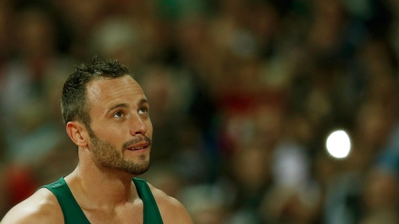 Oscar Pistorius breaks down in court