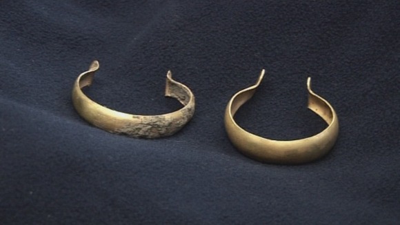 Bracelets, gold, bronze age