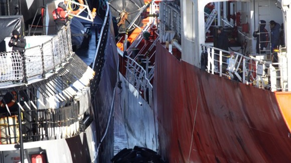 The Sea Shepherd vessel, Bob Barker (L), comes to collision distance from Japanese fuel tanker Sun Laurel in the Antarctica