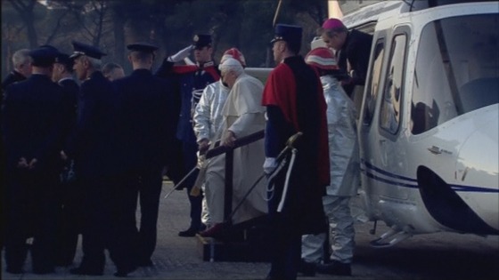 Pope Benedict XVI leaves the helicopter