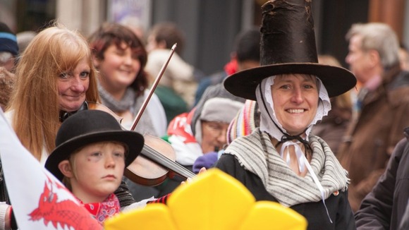 Families in traditional Welsh dress