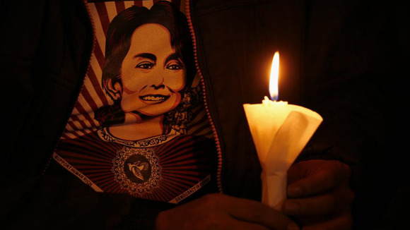 David Cameron says Burma is a 'chapter of light' in democracy