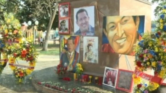 Portraits and flowers set up in the centre of Sabaneta, Barinas State