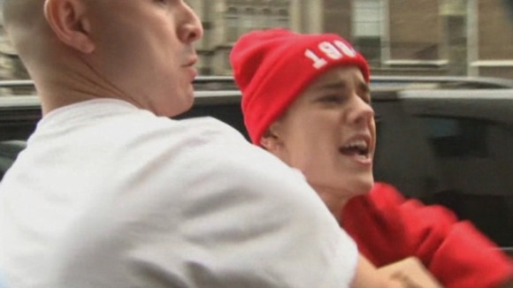 Justin Bieber shouts abuse back at the photographer