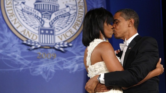 The Obamas kiss