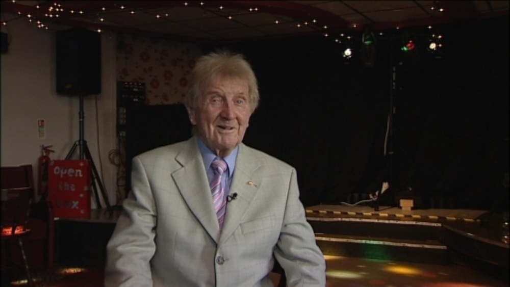 Hull comedian Norman Collier dies | Calendar - ITV News