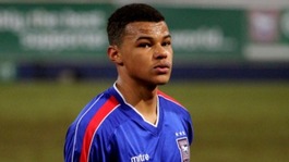 Ipswich Town defender Tyrone Mings has received thousands of messages on Twitter after he supplied a fan with tickets.