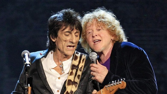 Ron Wood performs with Mick Hucknall after The Small Faces/Faces were inducted into the Rock and Roll Hall of Fame.
