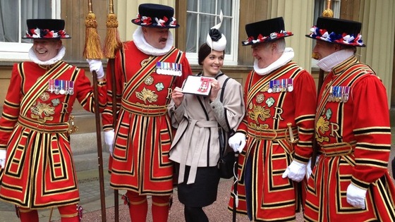 Victoria Pendleton pictured with Beefeaters after receiving her CBE>
