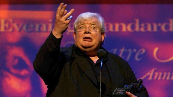Richard Griffiths gives a speech after receiving an award in 2004