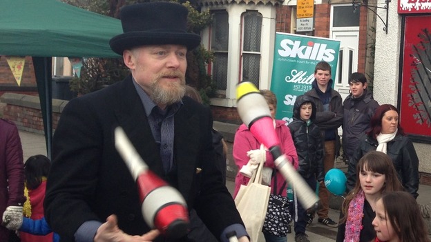 A juggler entertaining children on Chilwell Road in Beeston