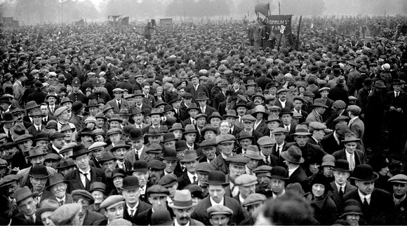 A crowd gathers in Hyde Park for a meeting during the General Strike.