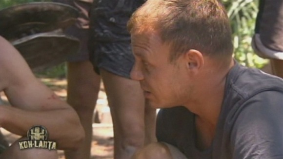 Dr Costa in an episode of Koh Lanta