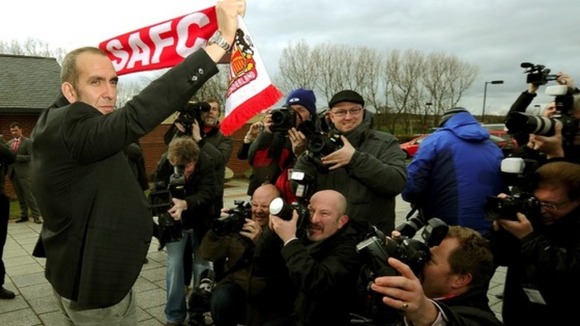 Di Canio holds a Sunderland scarf for the cameras.
