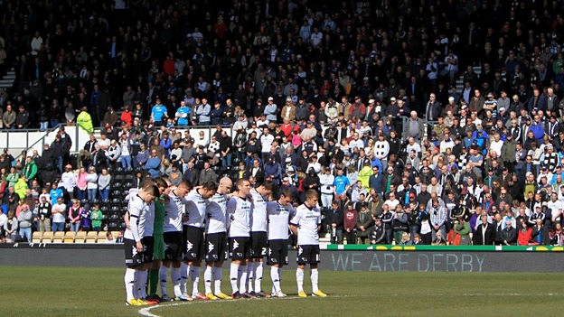 Derby County players observe a minute's silence in memory of the six children who lost their lives in a house fire on Victory Road.