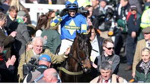 Ryan Mania returns to the winning enclosure on Auroras Encore