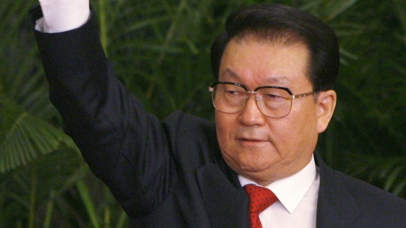 Li Changchun waves to the press at the Great Hall of the People in Beijing