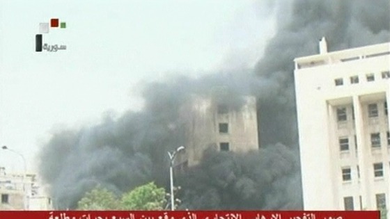 A huge plume of smoke hangs over Damascus after car bomb