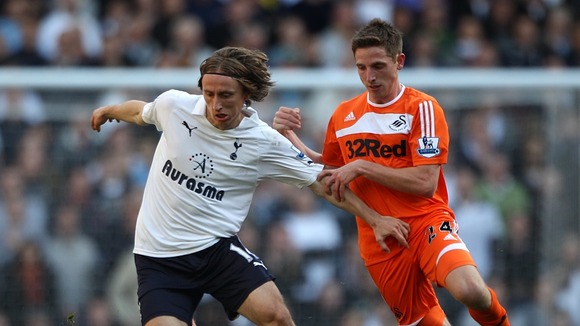 Joe Allen playing for Swansea