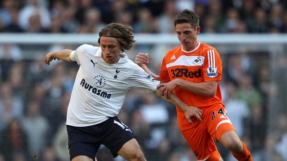 Joe Allen playing for Swansea