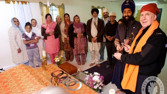 PC Paul Mcnamara was presented with a Kirpan (ceremonial dagger) by the Seikh community of the Sri Guru Hargobind Temple