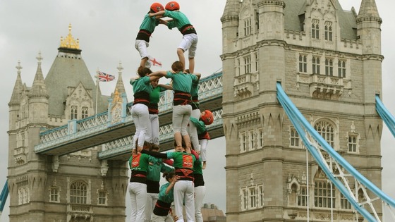 Human tower at Tower Bridge