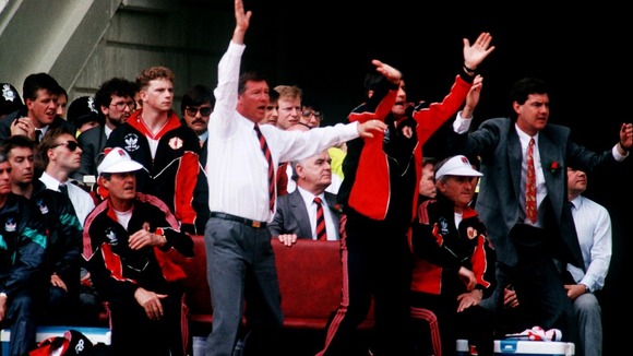 1990: Alex Ferguson (l) and assistant Archie Knox (r) jump off the bench as their side score