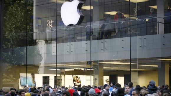 Crowds in Munich, Germany waiting to buy the iPhone5