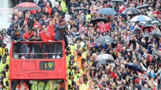 Victory open topped bus