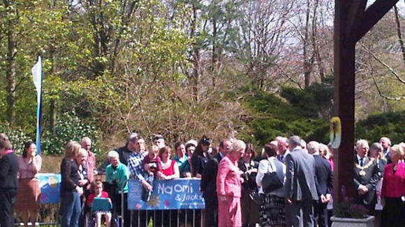 Crowds for Kate