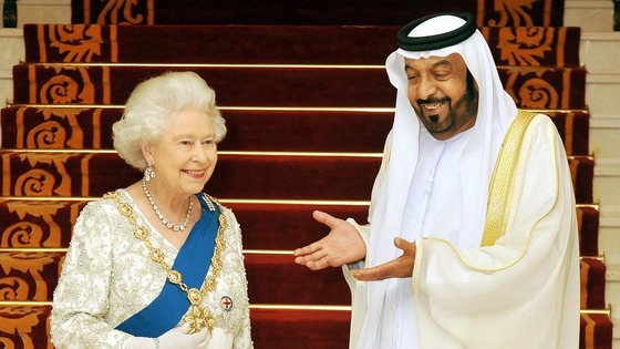 Sheikh Khalifa Bin Zayed al Nahyan welcomes the Queen on a visit to Abu Dhabi in November 2010