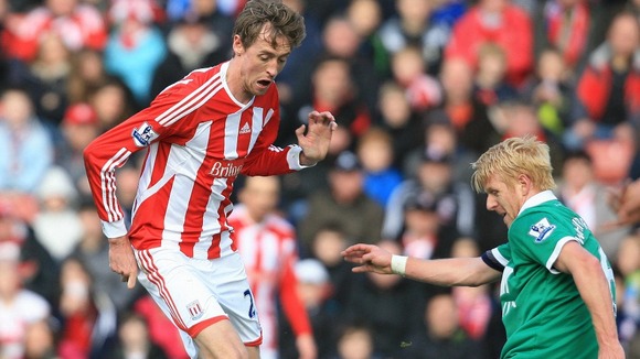 Stoke City's Peter Crouch and Norwich City's Zak Whitbread (right) battle for the ball