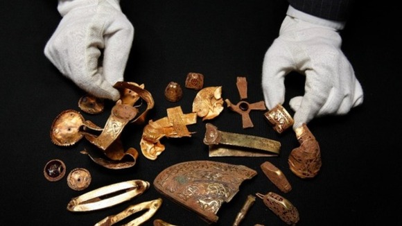 Bid to keep treasure hoard together welcomed.