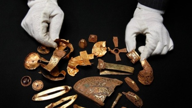 Bid to keep treasure hoard together welcomed.