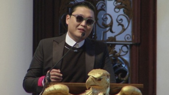 Psy addresses students at Harvard University