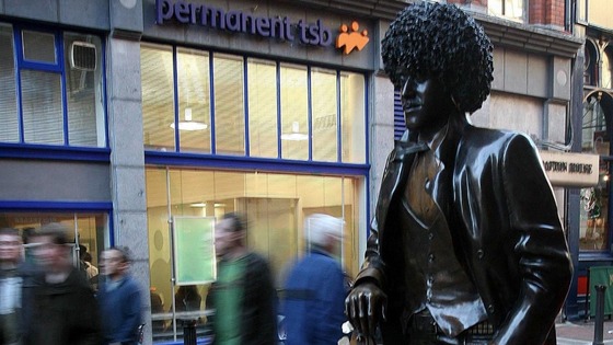 Statue in honour of Thin Lizzy frontman Phil Lynott in Dublin