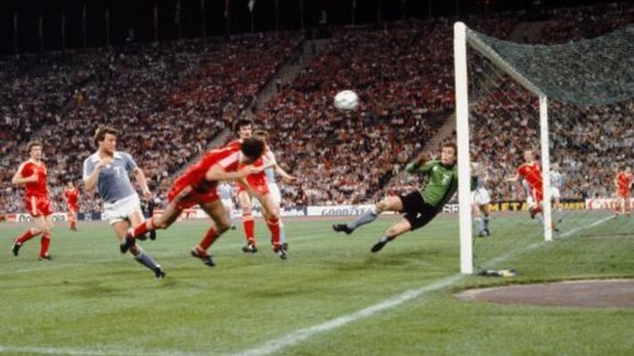 Trevor Francis of Nottingham Forest (l) heads the winning goal past Malmo goalkeeper Jan Moller (r)