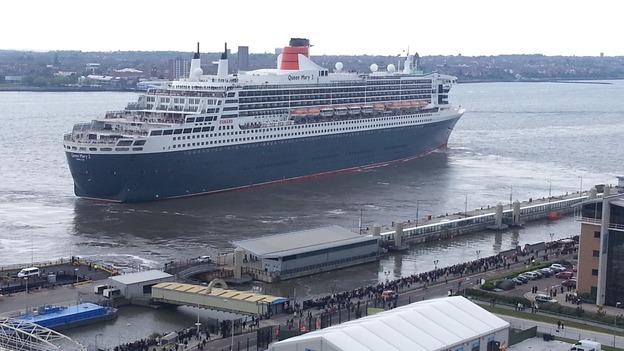 Queen Mary 2 leaves the Pier Head