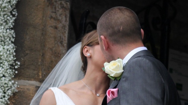 Jessica Ennis and her new husband Andy Hill share a kiss for the cameras.