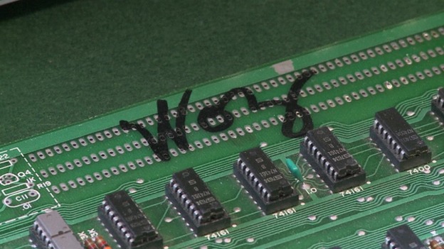 The signature of Steve Wozniak, original Apple designer