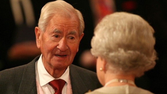 Bill Pertwee receiving an MBE from the Queen in 2007