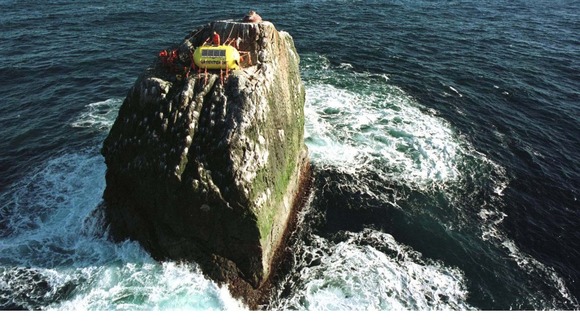 Greenpeace activists occupy Rockall in 1997