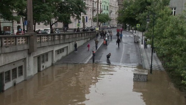 The River Vltava is expected to reach its peak between 8am and Noon this lorning