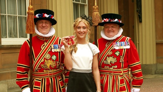 Cyclist Laura Trott with members of the Yeoman of the Guard