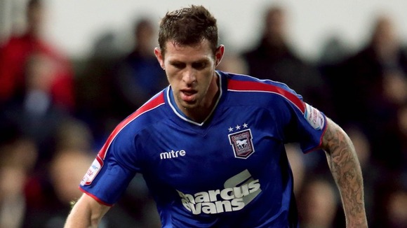 Daryl Murphy signs for Ipswich Town from Celtic