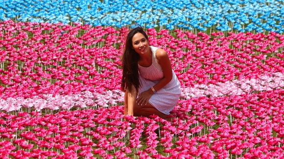 Each petal represents the two million children who die of hunger every year