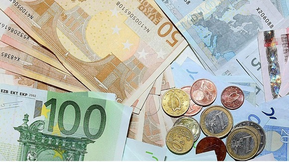 Bank employee 'should not have been sacked for €222 million mistake'