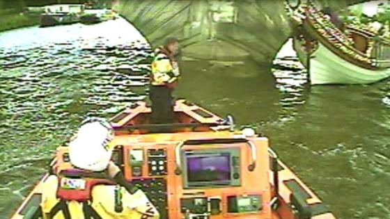 The barge collided with Kew road bridge late yesterday afternoon. 