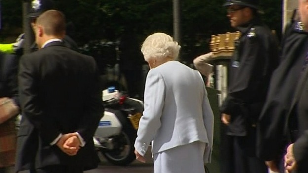 The Queen leaving the London Clinic