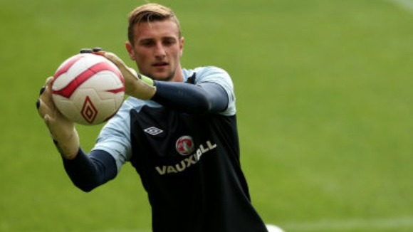 Norwich City goalkeeper Declan Rudd has signed a new deal with the Canaries